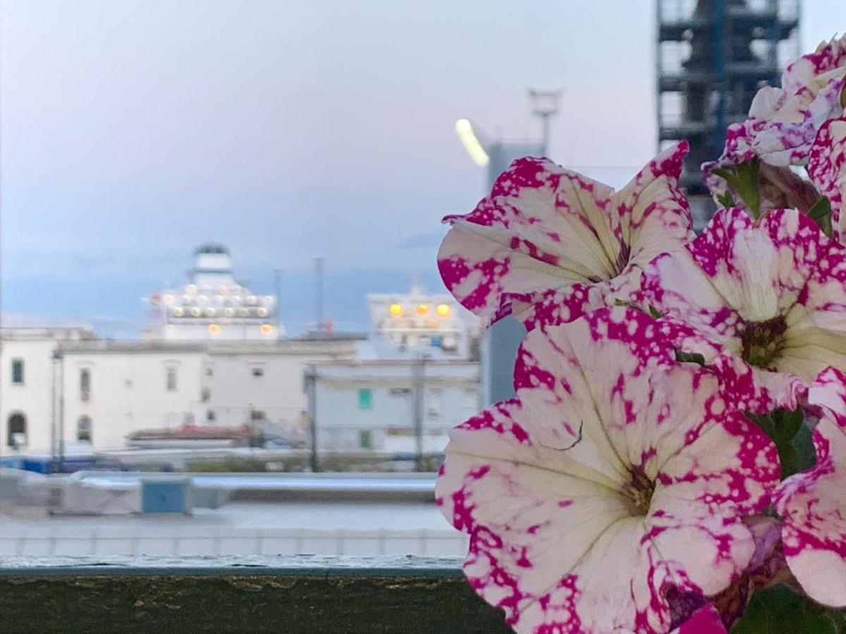 La Terrazza Sul Porto Apartman Nápoly Kültér fotó